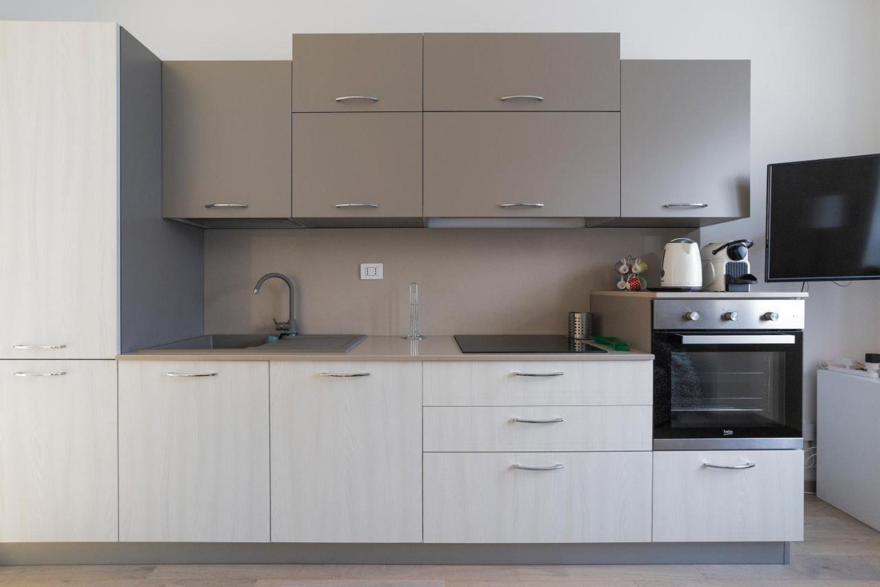 Guesthost - Milano Cosy Apt With Balcony!, Milan
